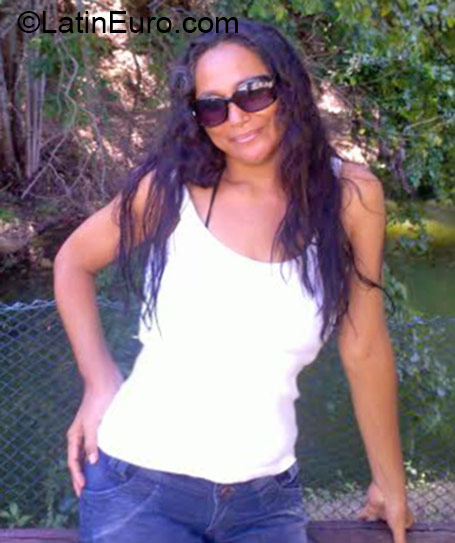 Date this hard body Brazil girl Francilene from Vitoria BR9536