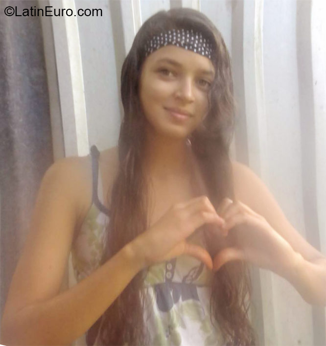 Date this exotic Honduras girl Kimberly from copan HN1874
