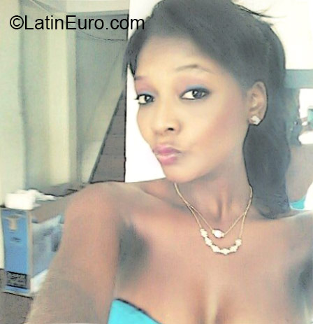 Date this voluptuous Colombia girl Yesenia from Cali CO18426