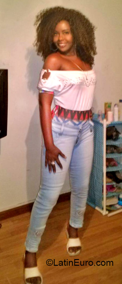 Date this passionate Colombia girl Laura from Cali CO18433