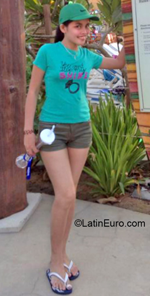 Date this good-looking Philippines girl Quenie from Pasig City PH859