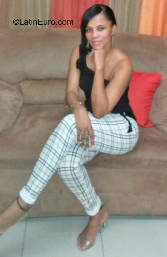 Date this nice looking Panama girl Helalas from Panama City PA828
