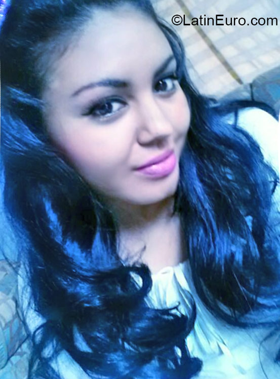 Date this nice looking Honduras girl Dania from La Ceiba HN1907