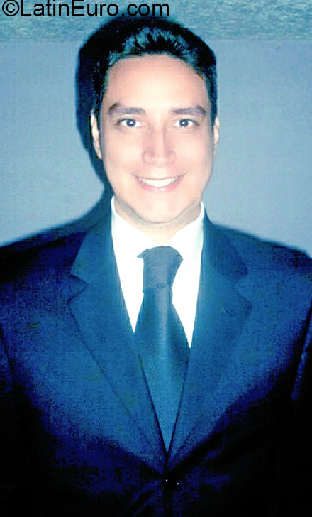 Date this hard body Colombia man Sergio from Bogota CO18452