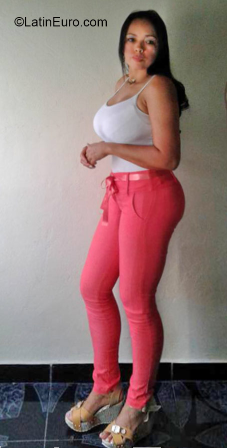 Date this beautiful Colombia girl Miledy from Medellin CO18500