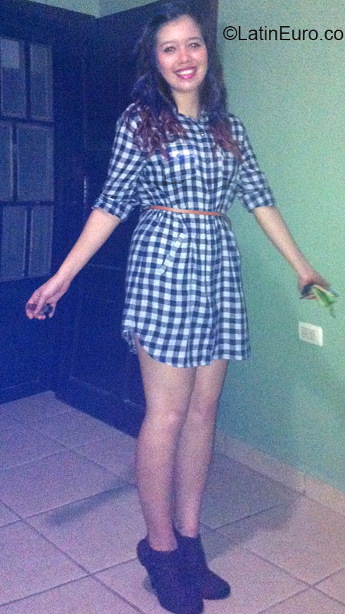 Date this pretty Honduras girl Kensy from Copan HN2304
