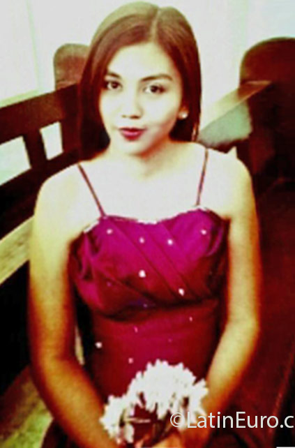 Date this exotic Philippines girl Rheia from Bataan PH863