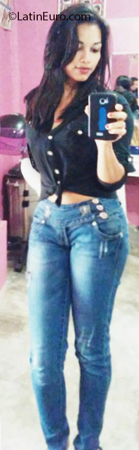 Date this hot Honduras girl Carol from Roatan HN1955