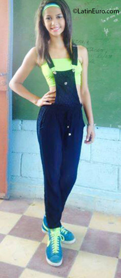 Date this georgeous Honduras girl Stela from Tela HN1956
