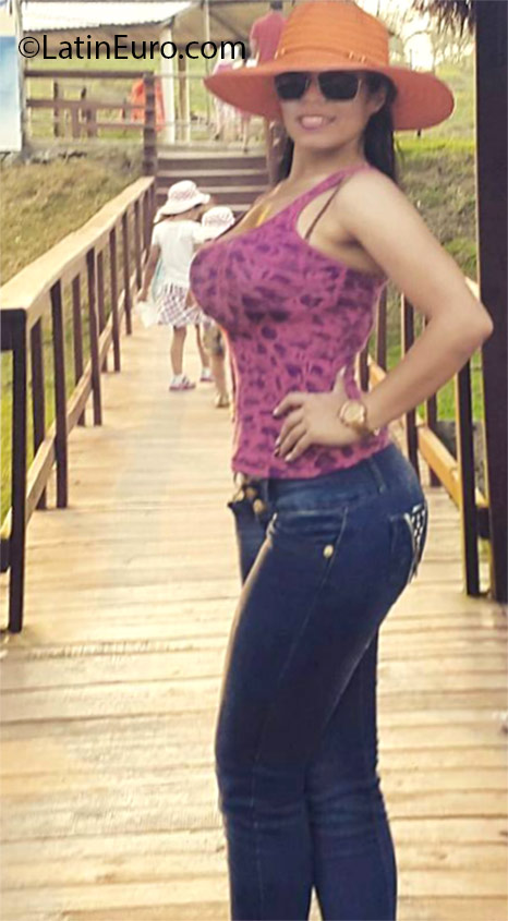 Date this gorgeous Honduras girl Brenda from Tegucigalpa HN2005