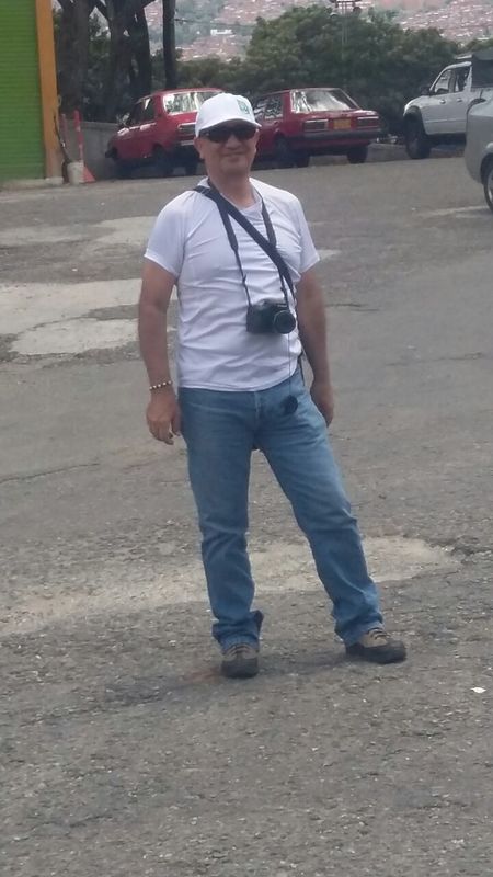 Date this happy Colombia man Cesar from Envigado CO18633