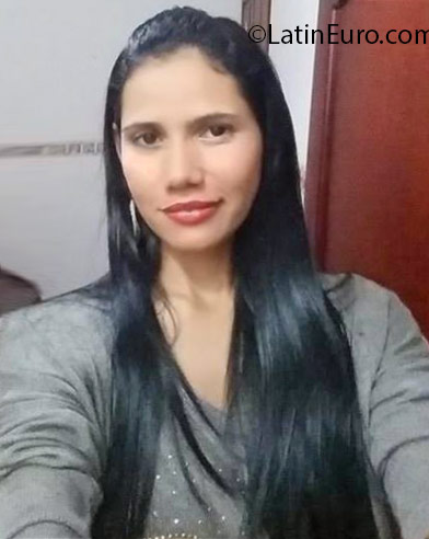 Date this georgeous Colombia girl Karol from Montelibano CO18643