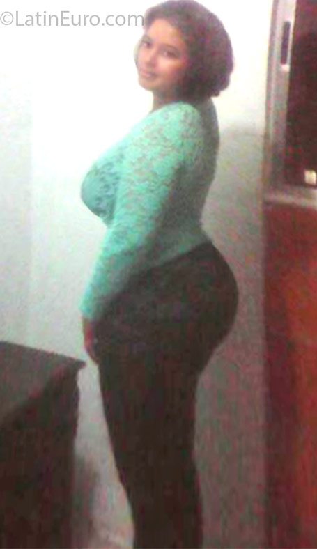 Date this nice looking Colombia girl Eliana from Medellin CO18698