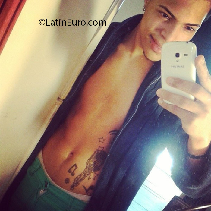 Date this sensual Dominican Republic man Yeuri from Santo Domingo DO25140