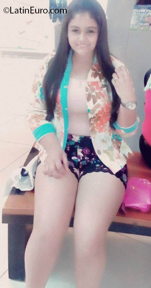 Date this charming Honduras girl Gaby from Tegucigalpa HN2216