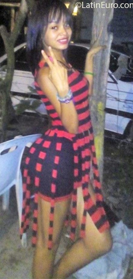 Date this nice looking Dominican Republic girl Pequenita from Bonao DO25213