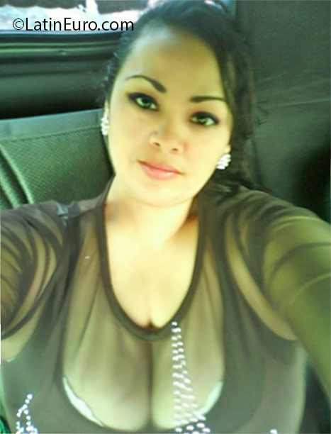 Date this athletic Honduras girl Elsa from Copan HN2090