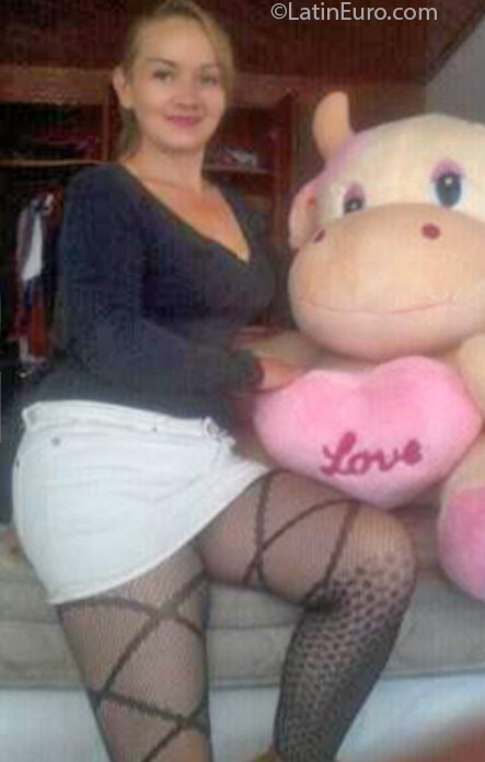 Date this lovely Colombia girl Gina from Bogota CO18798