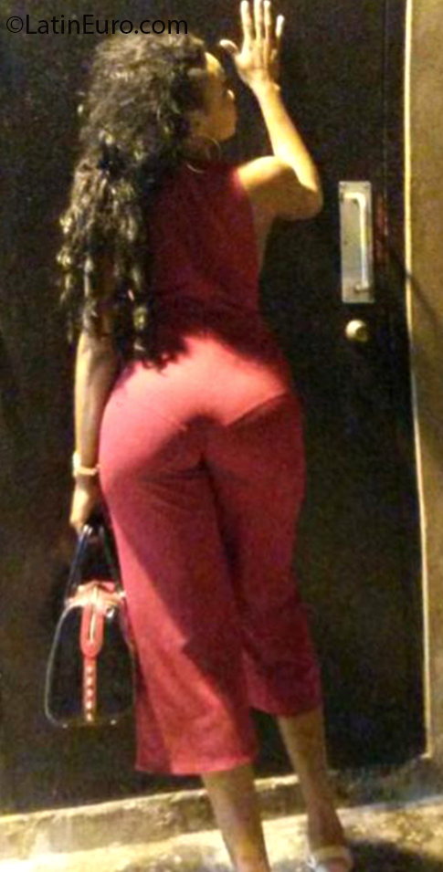 Date this young Jamaica girl Blanket from Kingston JM2301