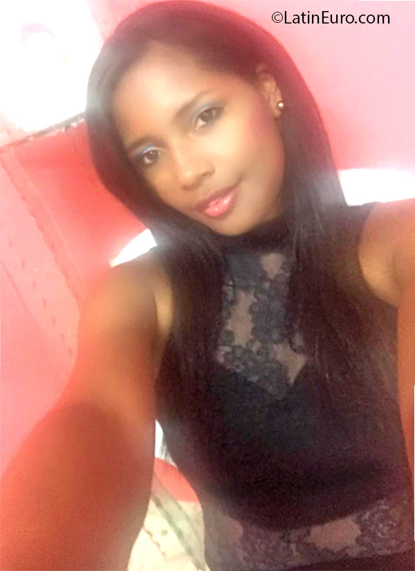 Date this foxy Colombia girl Mary from Cali CO18855