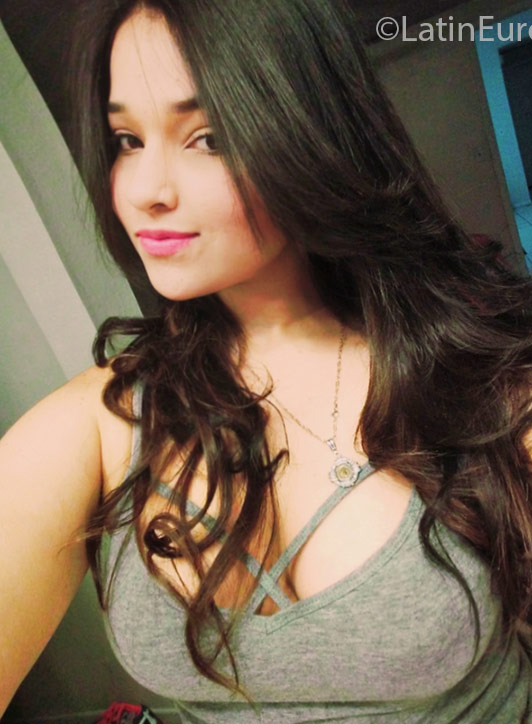 Date this lovely United States girl Ana from Tampa US17264
