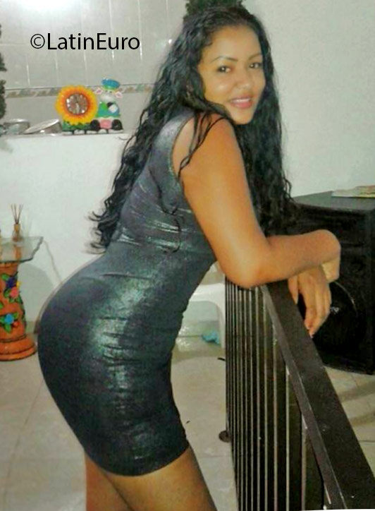 Date this gorgeous Colombia girl Paola from Buenaventura CO18872