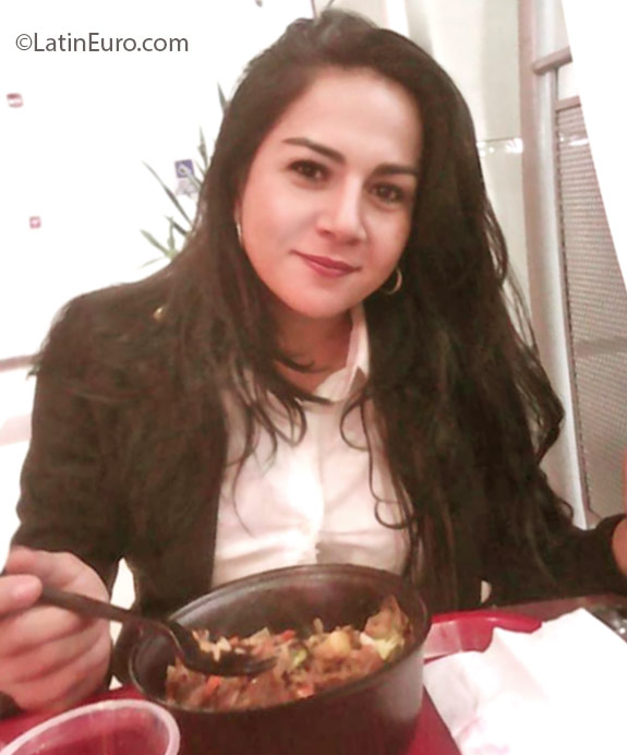 Date this foxy Colombia girl Stephanie from Bogota CO18877