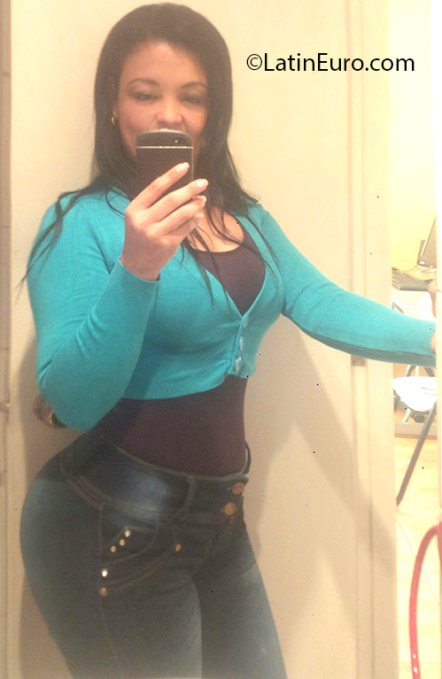 Date this stunning Colombia girl Isabel from Barranquilla CO18891