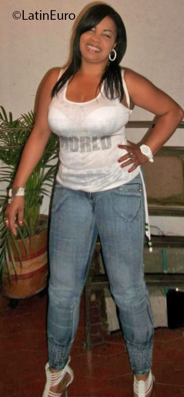 Date this attractive Colombia girl Sandra from Cali CO18901