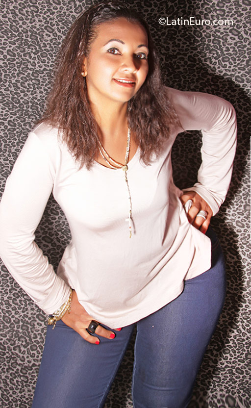 Date this georgeous Brazil girl Guilherminia from Florianopolis BR9849