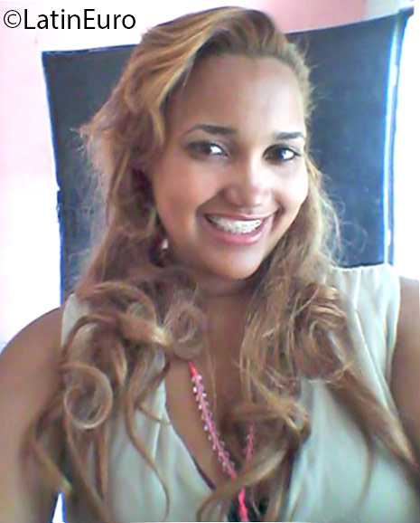 Date this stunning Dominican Republic girl Aprenda from Bonao DO25743