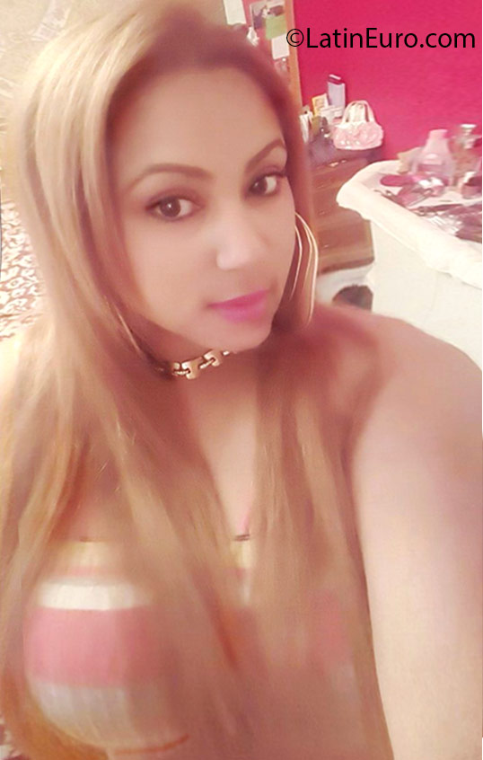 Date this voluptuous Spain girl Aracelis from Barcelona ES342