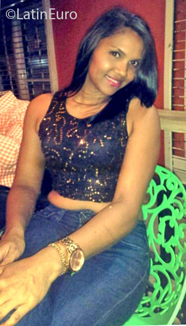 Date this nice looking Dominican Republic girl Katy from San Francisco De Macoris DO25792
