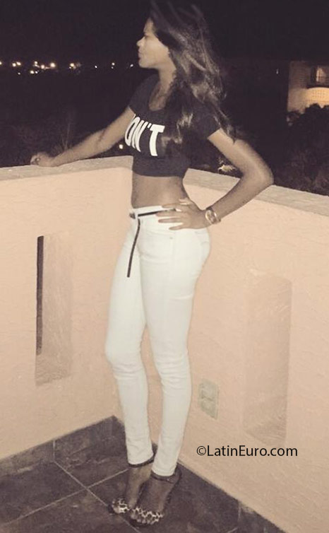 Date this happy Honduras girl Bianca from Tegucigalpa HN2187