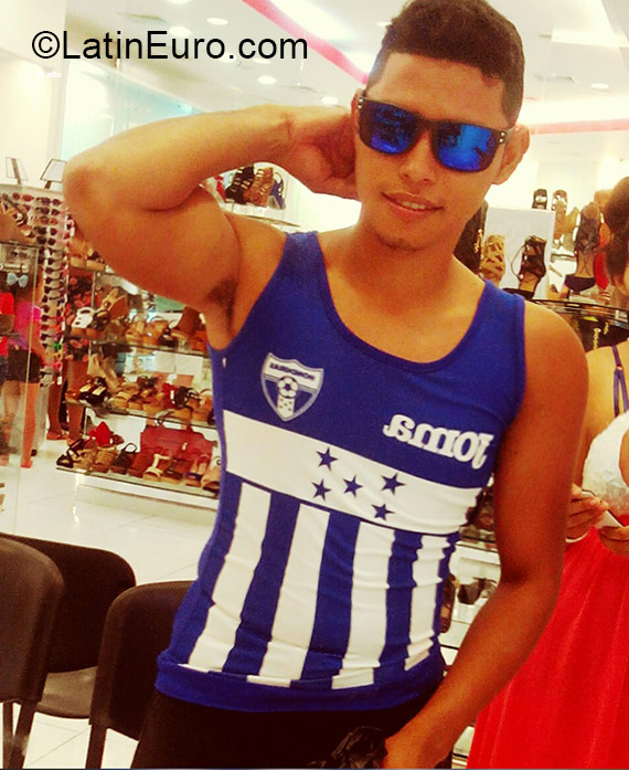 Date this georgeous Honduras man Darwin from San Pedro Sula HN2212