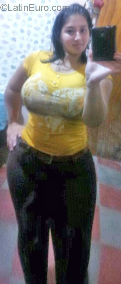Date this foxy Honduras girl Diana from Comayagua DO25973