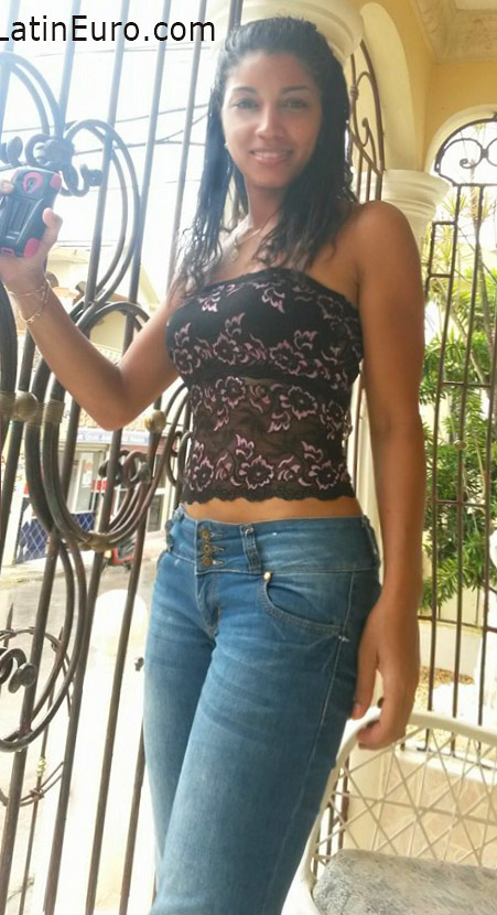 Date this passionate Dominican Republic girl Angela from Higuey DO26038