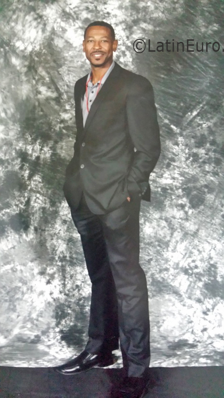 Date this georgeous United States man Louis from Minneapolis US17439