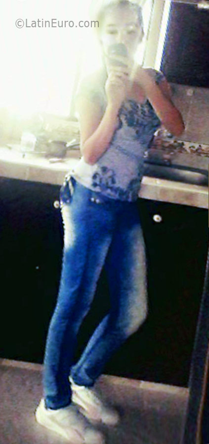 Date this attractive Colombia girl Laura from Bogota CO19076