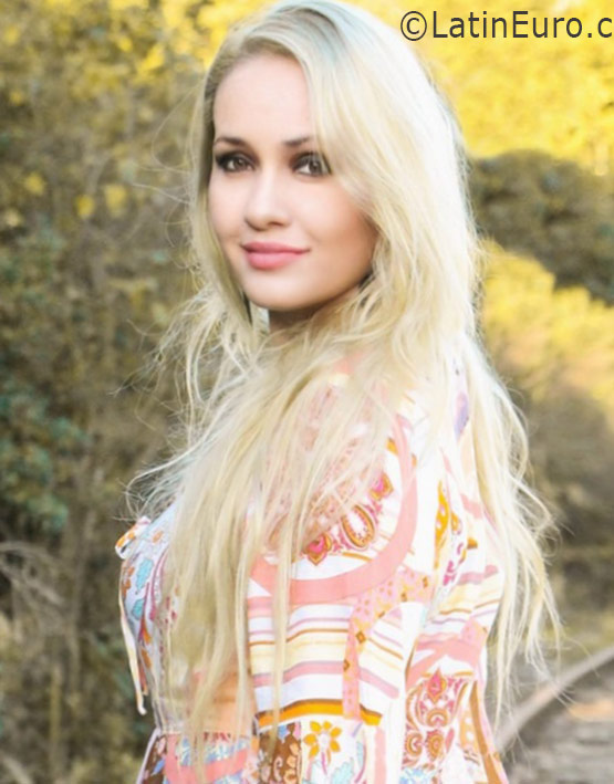 Date this nice looking Brazil girl Drica from Rio De Janeiro BR9709