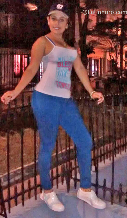 Date this foxy Colombia girl Karen from Cali CO19096