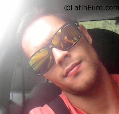 Date this delightful Colombia man Jhoam from Medellin CO19136