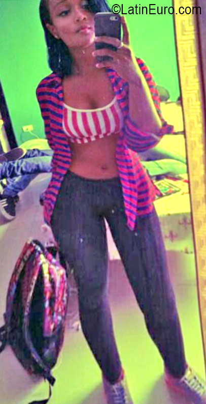 Date this lovely Colombia girl Wendy from Choco CO19187