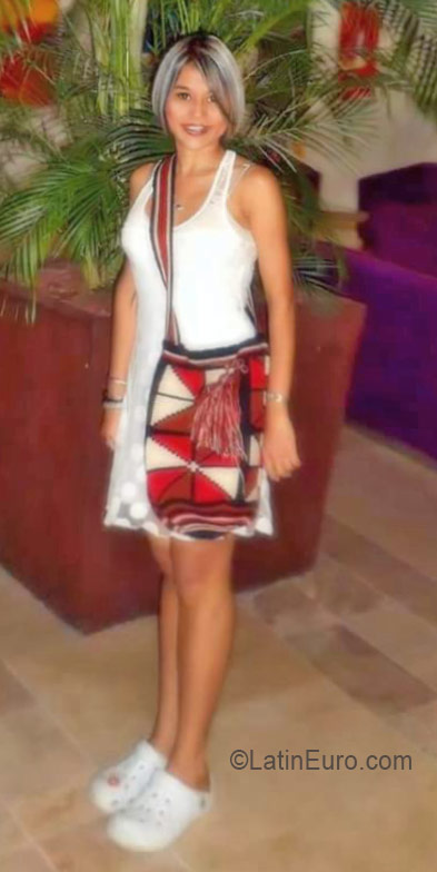 Date this exotic Colombia girl Yisele from Bogota CO19260
