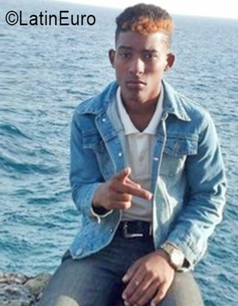 Date this nice looking Dominican Republic man Leonardo from Santo Domingo DO26396