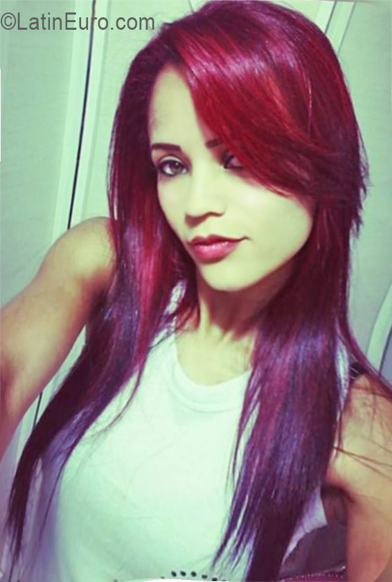 Date this nice looking Colombia girl Tatiana from Medellin CO19422