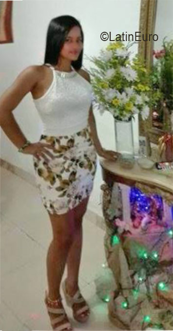 Date this funny Colombia girl Mariela from Barranquilla CO19446