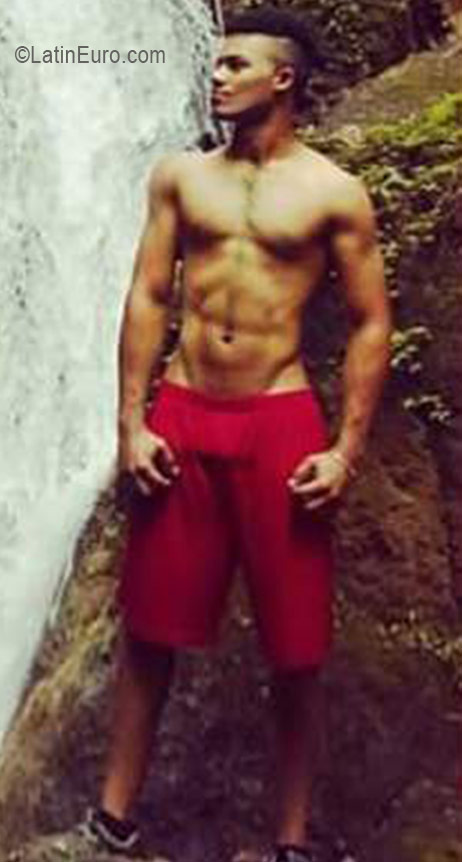 Date this stunning Dominican Republic man Jhon from Santiago DO26528