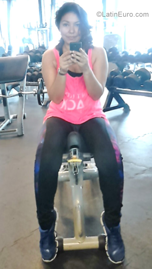 Date this nice looking Colombia girl Anglica from Barrancabermeja CO19556