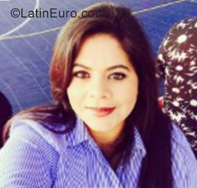 Date this charming Honduras girl Rebeca from Tegucigalpa HN2273